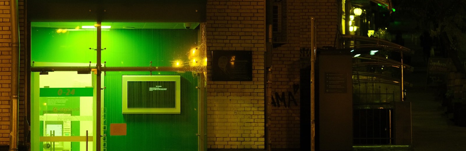 Banks banner